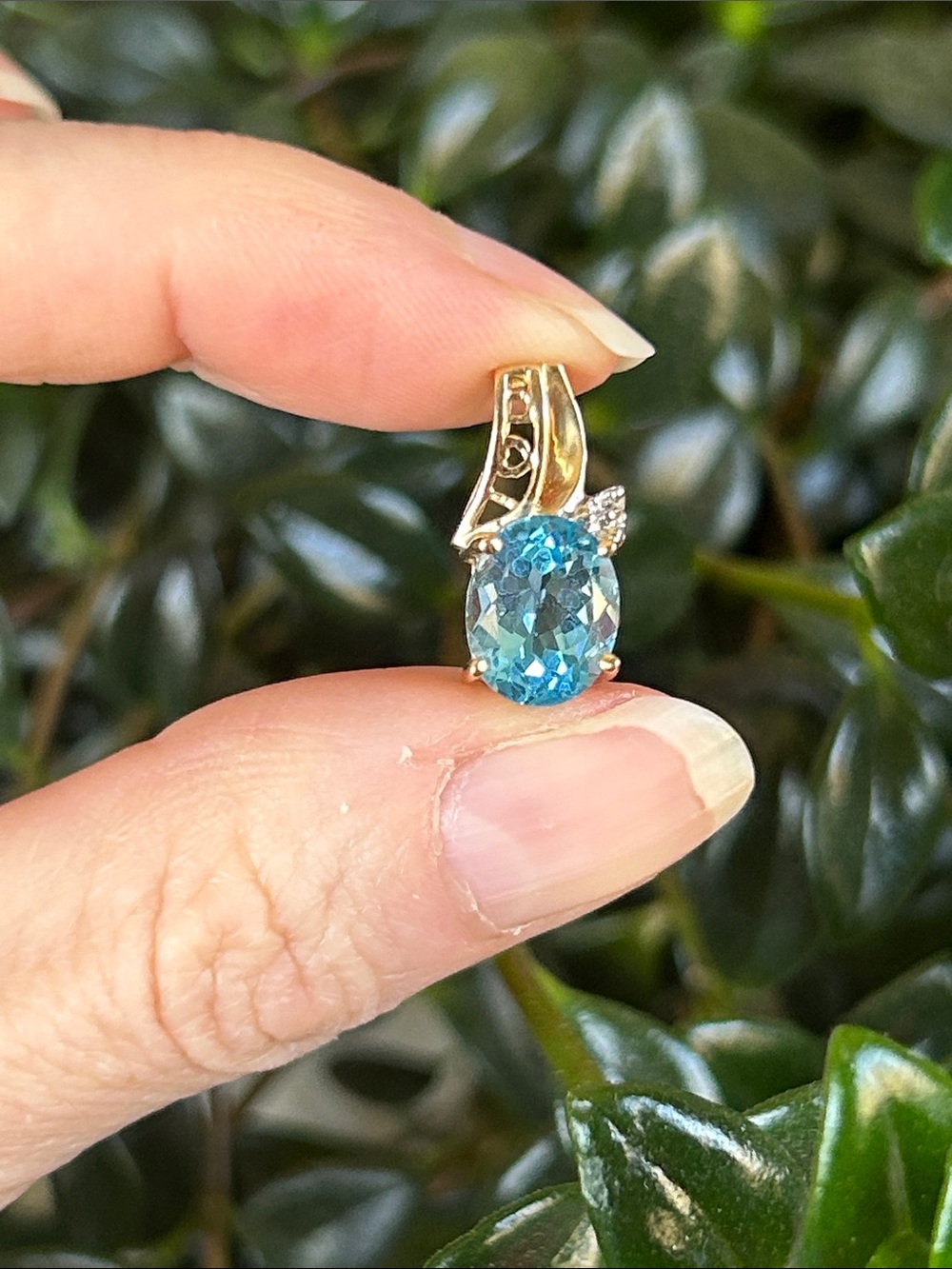10K SOLID GOLD Vintage Pendant with Genuine Blue Topaz and Natural Diamond